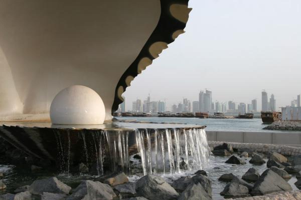 Pearl monument and skyline in