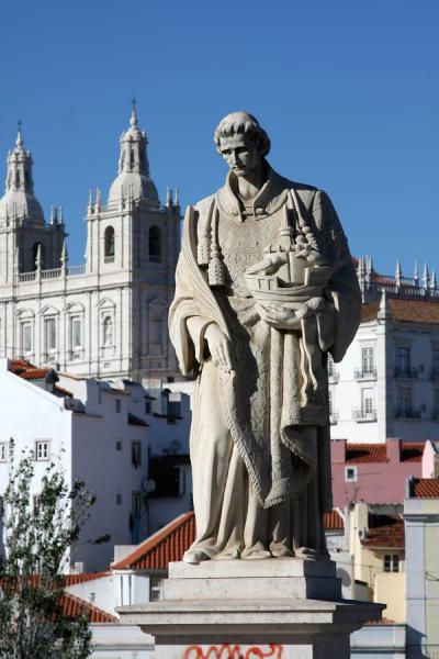 statue in lisbon