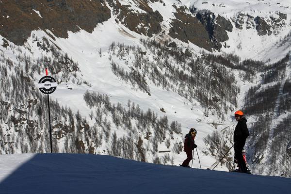 Black Slopes Skiing