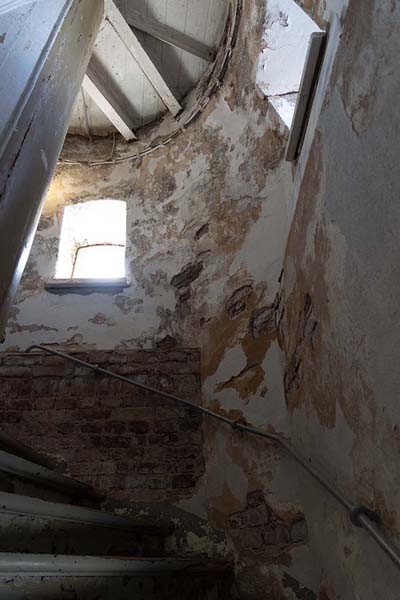 Photo de The staircase of one of the buildings on MärketMärket - Åland Islands