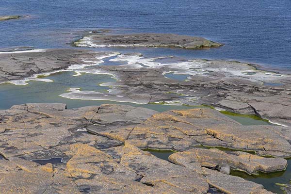 Foto de View over the rocky landscape of MärketMärket - Åland Islands