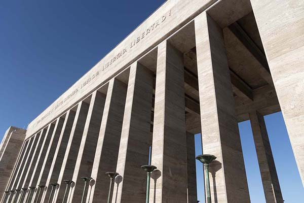 Looking up the propylaeum of the Monument of the Flag | Rosario | ArgentiniÃ«