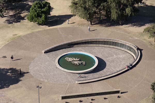 Photo de The Malvinas monument seen from the tower of the Monument of the FlagRosario - l'Argentine