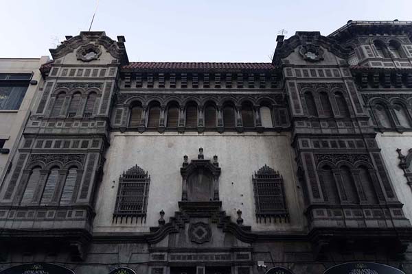 Picture of Rosario (Argentina): Looking up the Palacio de la Oportunidad near Plaza Sarmiento in Rosario