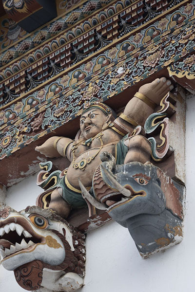 Foto di Detail of the main temple building of Gangtey GoembaGangteng - Bhutan