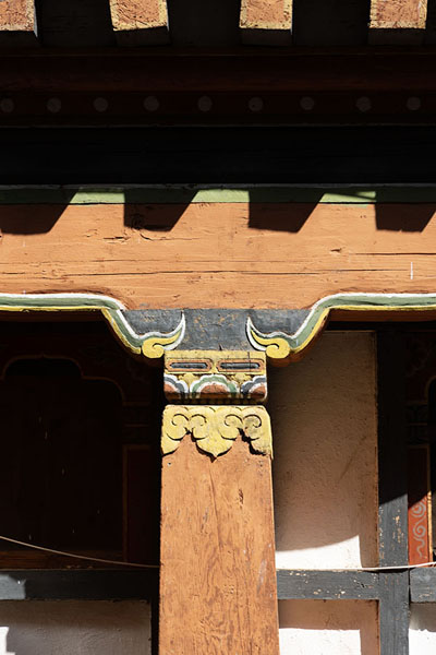 Foto di Close-up of a column inside Jakar Dzong - Bhutan