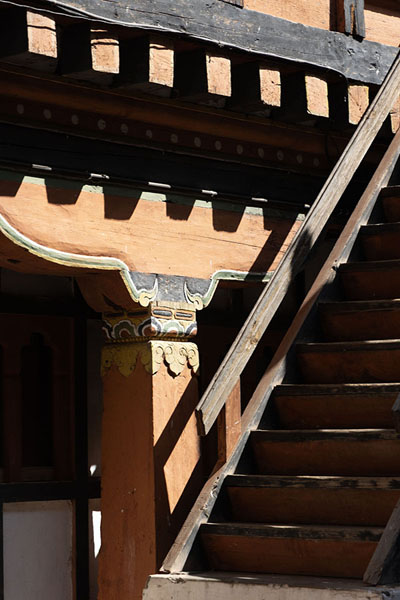 Foto van Shadow play on stairs and column inside Jakar Dzong - Bhutan
