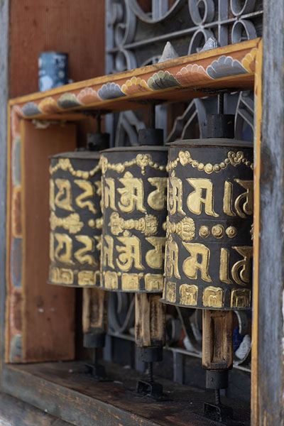Foto van Prayer wheels in a wall of Jambay LhakhangJambay Lhakhang - Bhutan