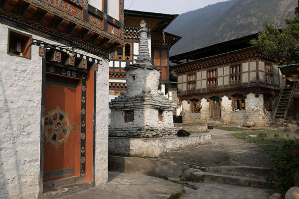 Foto di Traditional houses and stupa in KhomaKhoma - Bhutan