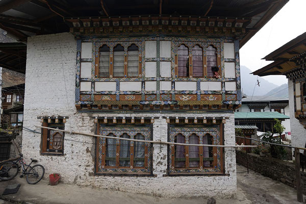 Foto di One of the decorated houses in KhomaKhoma - Bhutan