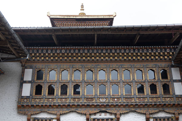 Photo de One of the many windows of Lhuentse DzongLhuentse Dzong - Bhoutan