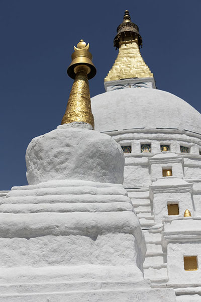 Foto di Looking up the whitewashed stupa of Chorten KoraTrashiyangtse Chorten Kora - Bhutan