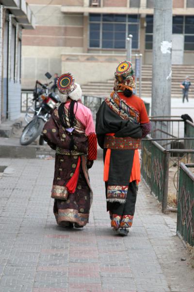 View on the traditional dress of Amdo Tibetans | Amdo Tibetans | China