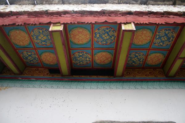 Picture of Jiaju Tibetan village (China): Richly decorated ceiling of Tibetan house in Jiaju village
