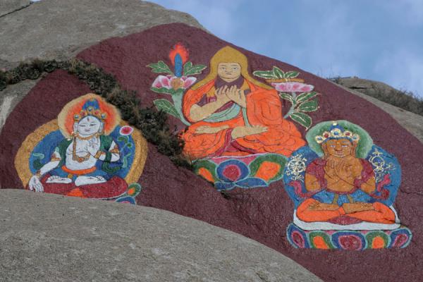 Photo de Religious rock paintings on rocks above Sera monasterySera - Chine