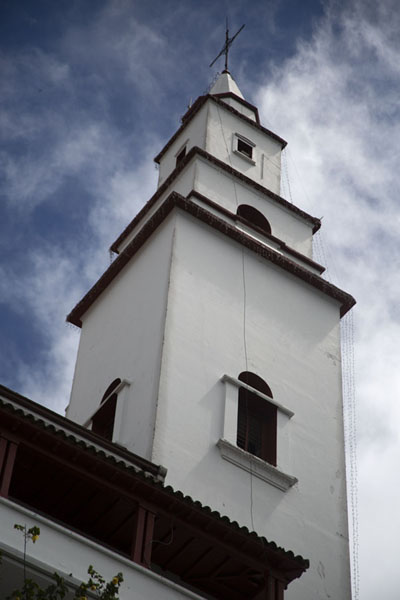 Foto van Looking up the bell-tower of the Nuestro Señor de Monserrate churchBogotÃ¡ - Colombia