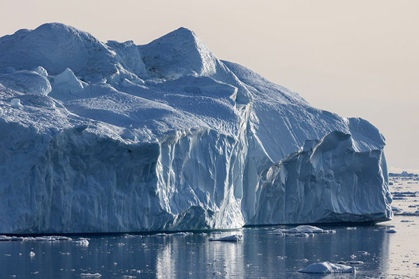 Foto van Massive iceberg at the mouth of the icefjord of IlulissatIlulissat Icefjord - 