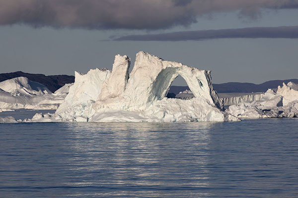 Arched iceberg near the mouth of the Ilulissat icefjord | Fiordo ghiacciato di Ilulissat | 