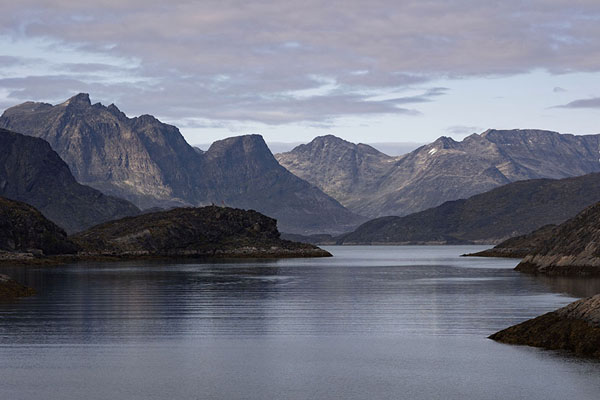 Foto van The narrow passage through which the Sarfaq Ittuk sailed to reach KangaamiutKangaamiut - 