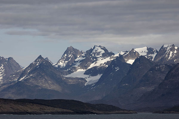 Foto van Snow-capped mountains can be seen from KangaamiutKangaamiut - 