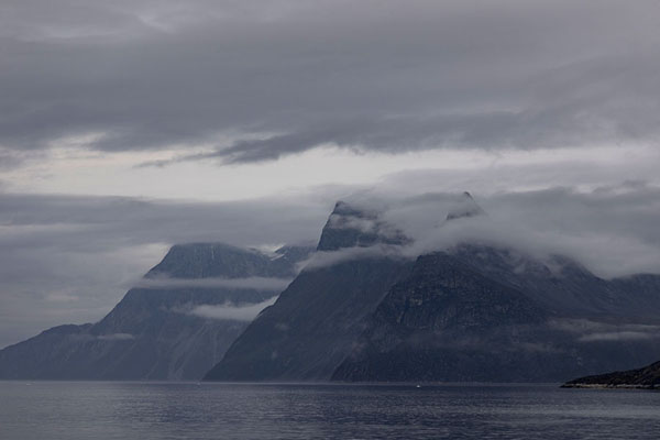 Foto van Nuup Kangerlua with clouds hanging over the mountains -  - Europa