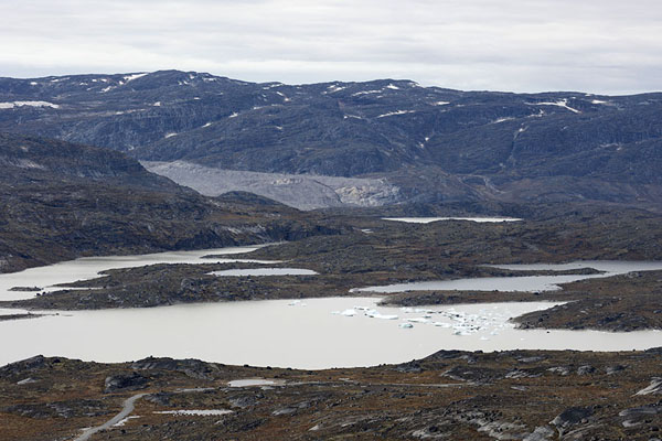 Foto di Lake with icebergs and glacier in the backgroundPaakitsoq - 