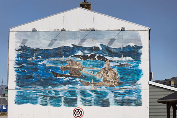 Picture of Paamiut (Greenland): Wall painting covering a building in Paamiut