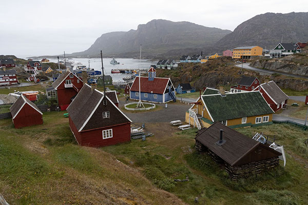 Foto di Looking out over historic buildings in SisimiutSisimiut - 