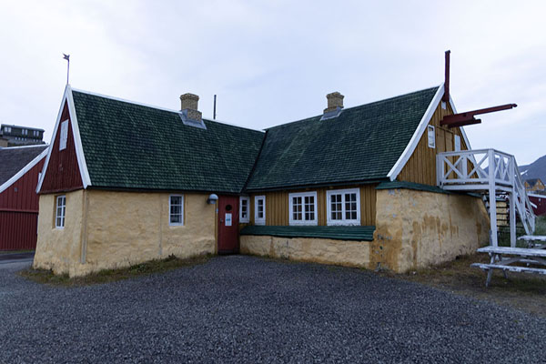 Foto de One of the old buildings in Sisimiut -  - Europa