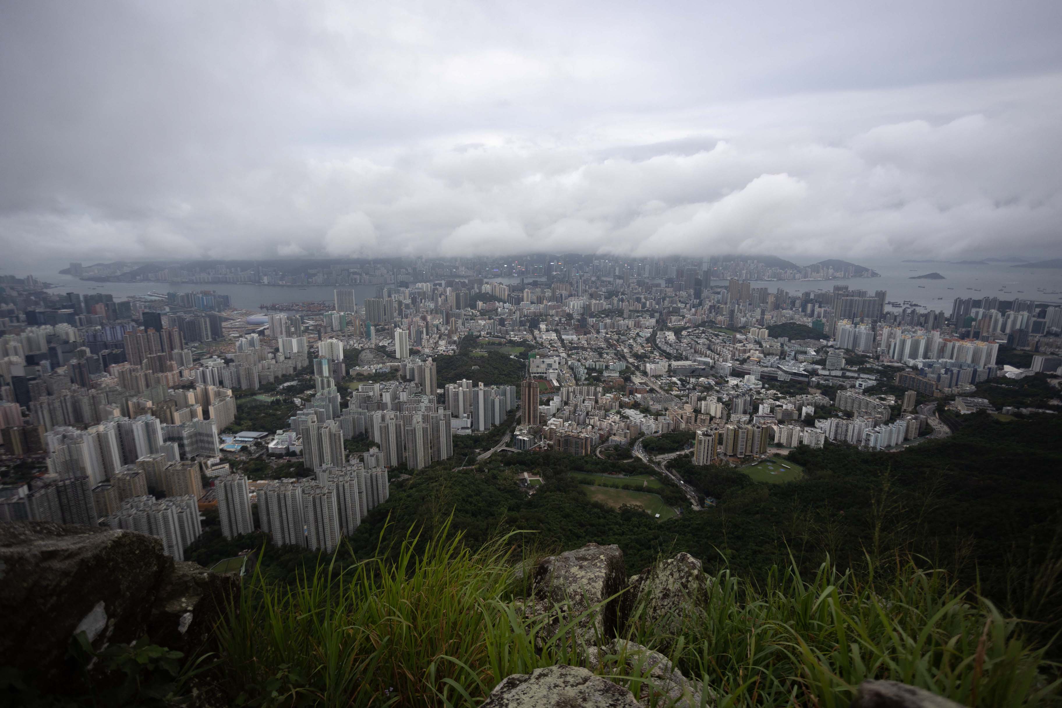 Foto di Looking north over the city of Hong Kong from Lion Head - Hong Kong - Asia