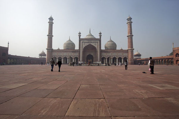 The huge courtyard of Jama Masjid can accommodate some 25,000 worshippers | Jama Masjid | India