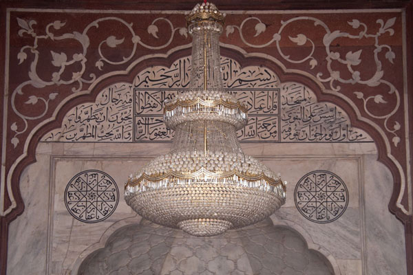 Hanging lamp and richly decorated wall inside the mosque of Jama Masjid | Jama Masjid | India