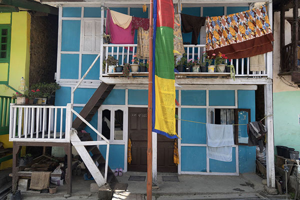 Foto de One of the colourful houses in Sangti villageValle de Sangti - India