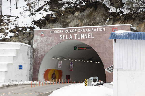 Foto de Entrance to Sela Tunnel which ensures year-round accessibility to TawangSela Pass - India