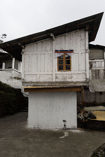 One of the many dwellings inside the compound of Tawang monastery | Tawang klooster | India