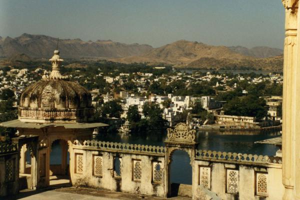 Picture of Udaipur (India): Udaipur seen from one of the monumental buildings