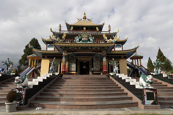 Frontal view of the stairs leading up to Zangpokdalri temple | Zangpokdalri klooster | India