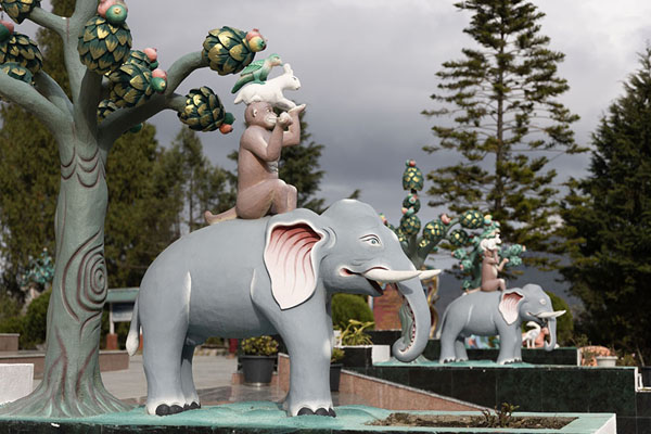 Picture of Zangpokdalri monastery (India): Statue of the Four harmonious brothers at the Zangpokdalri temple