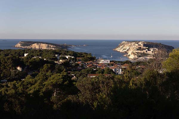 Looking out over San Nicola, Isola Capraia and Isola Pianosa in the distance from San Domino island | Isole Tremiti | Italia