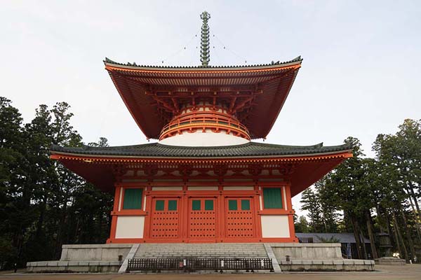 Foto van The Grand Central Pagoda in the Danjo Garan complexKoyasan - Japan