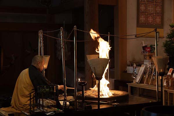 Ceremony in the fire temple of Koyasan | Koyasan | Giappone