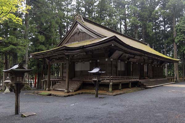 Picture of Moss-covered old wooden building in the Danjo Garan complex