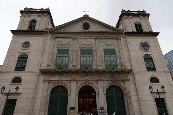 Photo de Looking up the facade of the Cathedral of the NativityMacau historique - Macau