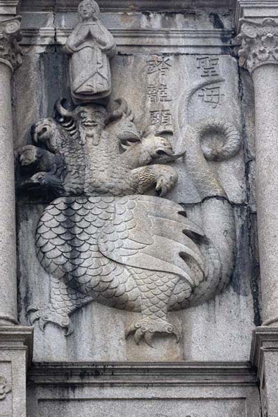 Seven-headed hydra with Chinese characters engraves in the facade of the ruins of the church of Mater Dei | Macau historica | Macau