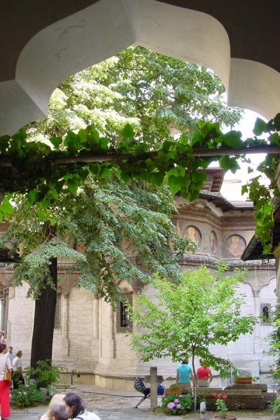 Picture of Bucharest churches (Romania): Stavropoleos church: courtyard, Bucharest