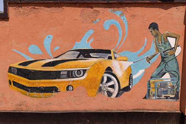 Photo de Painting on a wall indicating a car washKigali - Rwanda