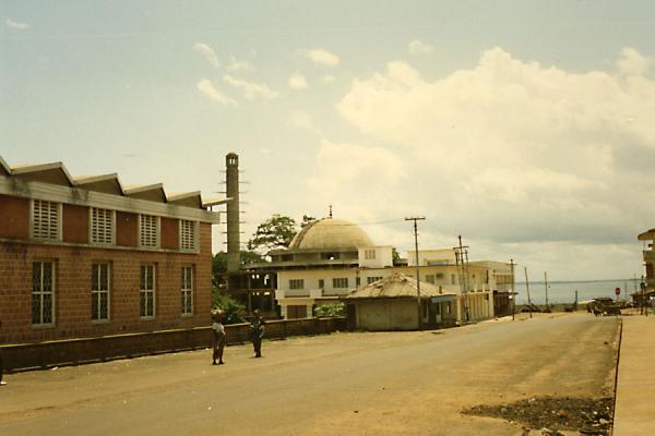 Picture of Mosque in a street in Freetown (Freetown, Sierra Leone)