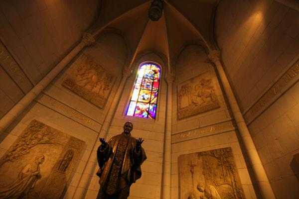 Chapel in Almudena Cathedral | CathÃ©drale de l\'Almudena | l'Espagne