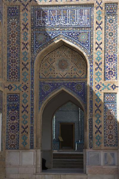 Foto van Arched gate of one of the mausoleaSamarkand - Oezbekistan