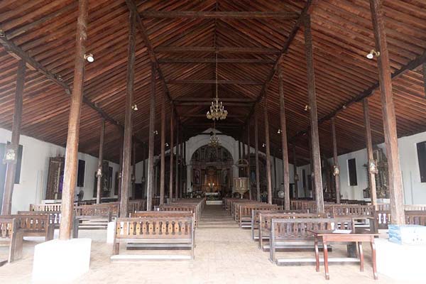 Picture of Basilica Menor Santiago Apostol (Panama): The interior of the Basilica de Natá